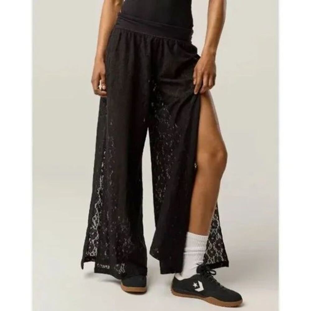 OFFLINE Aerie Go With The Flow Pant Small Short Black Wide-Leg Lace